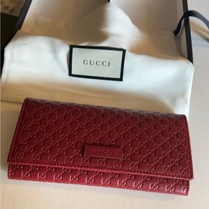 New , still in dust bag and box Gucci Guccissima wallet